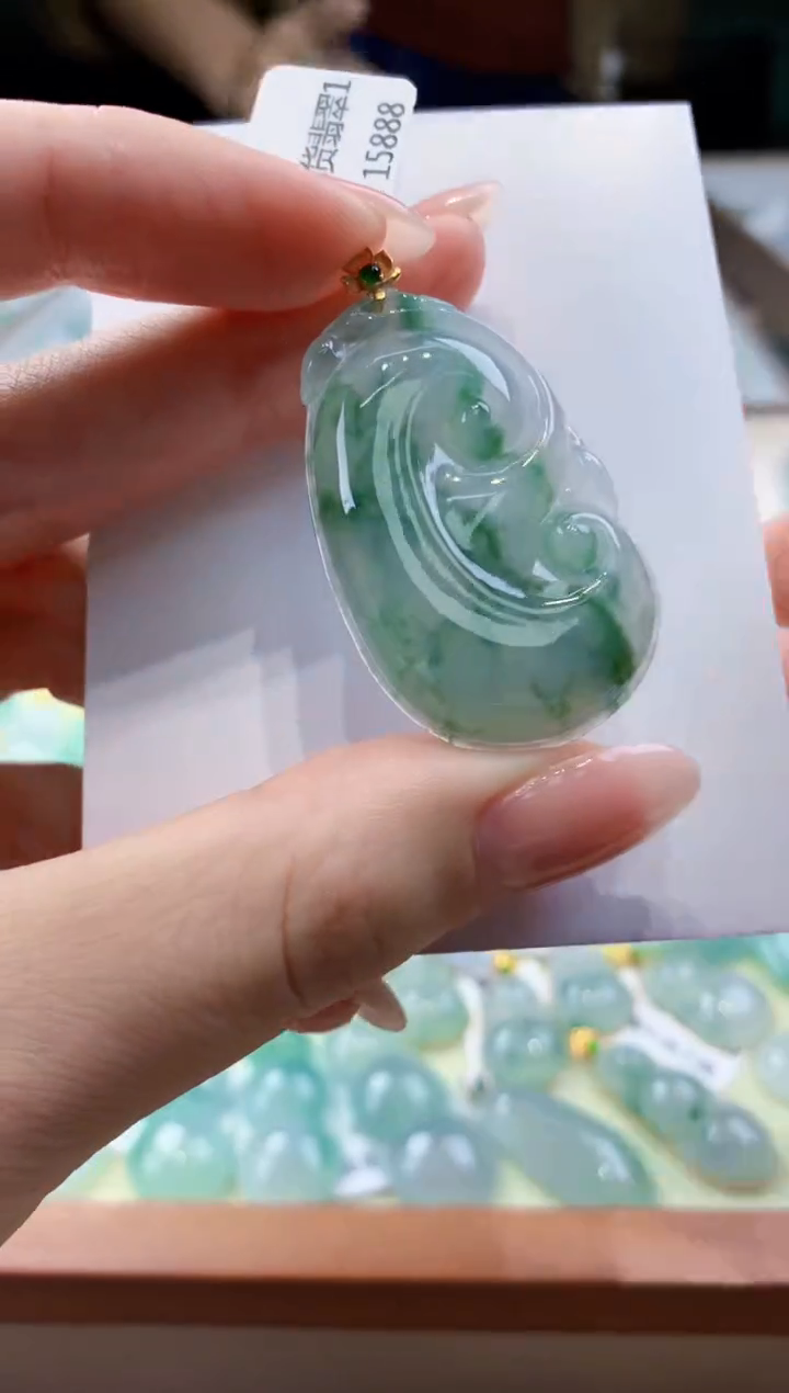 翡翠18K金镶嵌颈饰 天然缅甸a货翡翠