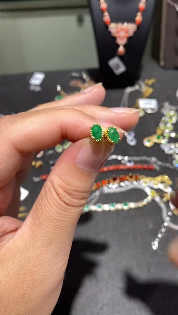 银S925镶嵌耳饰祖母绿耳钉