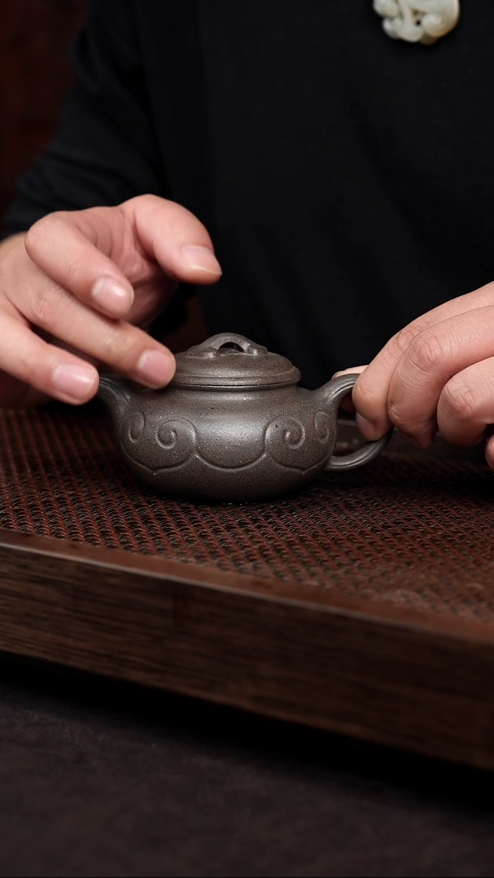 【闪购商品】紫砂茶壶岩中泥仿古如意