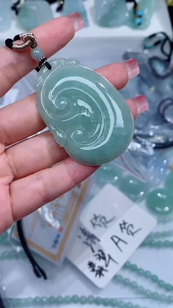 翡翠未镶嵌颈饰吊坠