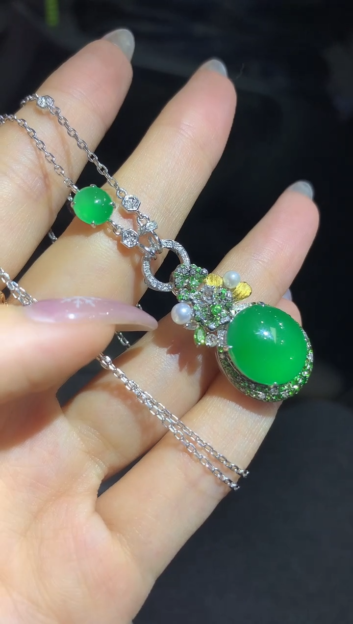 吊坠(赠链)18K金镶嵌翡翠・****朵买断