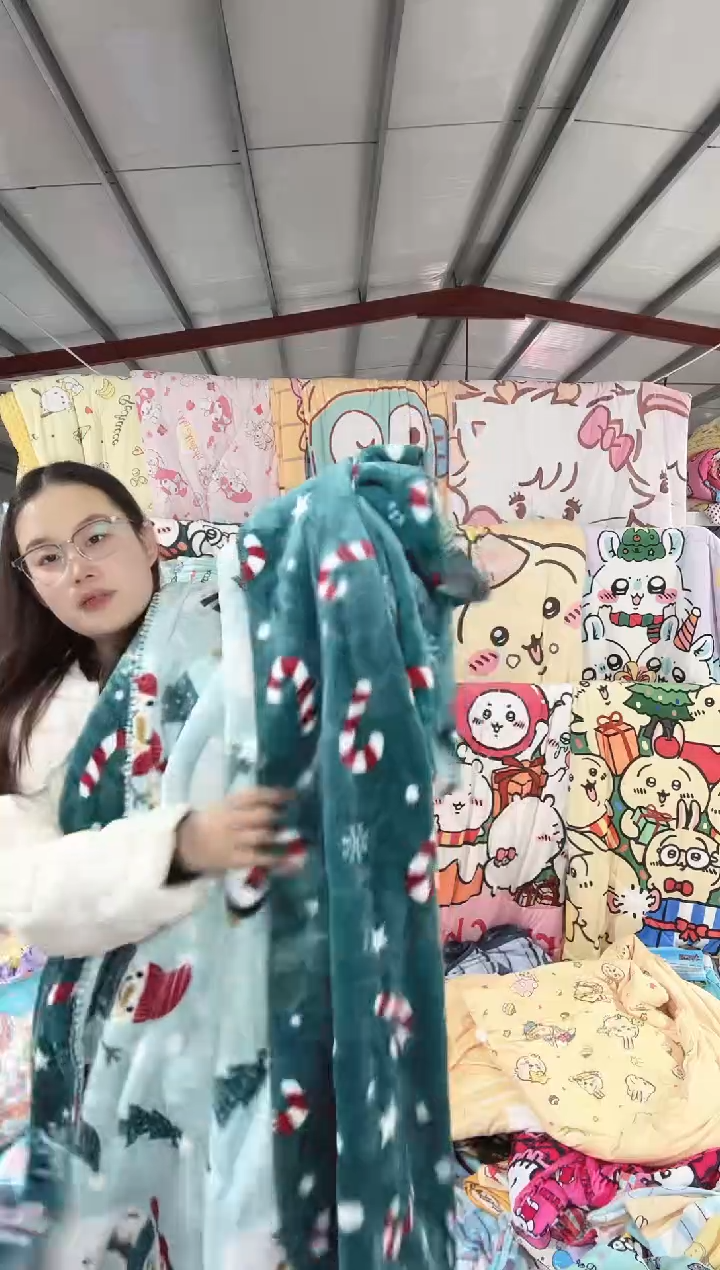 满35包邮   瑕疵  150*200   左右   绒毯子  双层双面