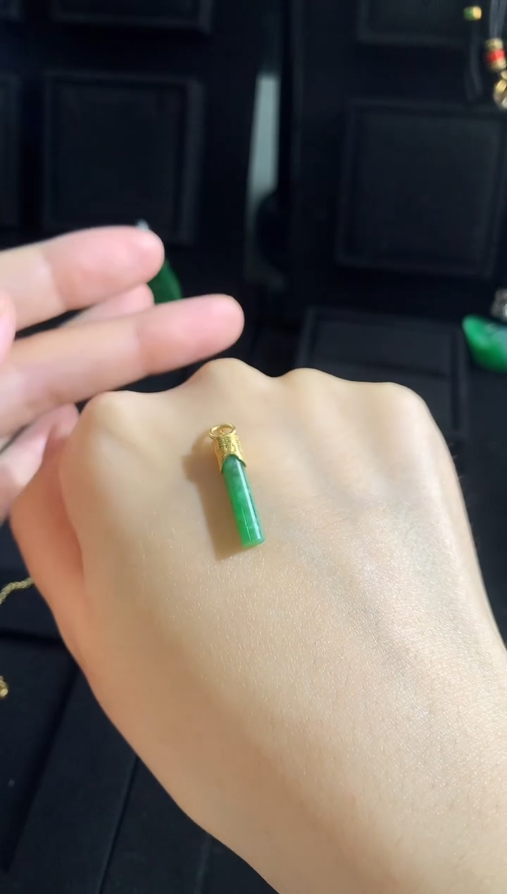 【闪购商品】翡翠颈饰18K金镶嵌吊坠