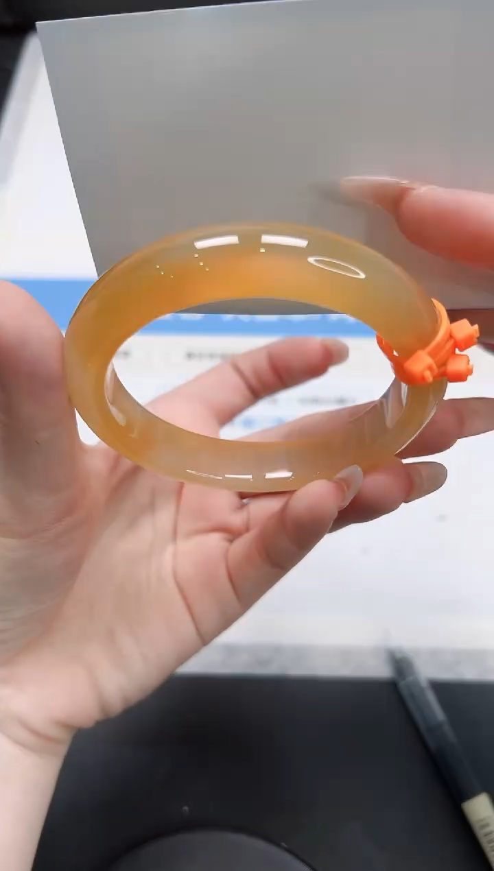 【闪购商品】石英质玉未镶嵌手镯253-59.5香槟