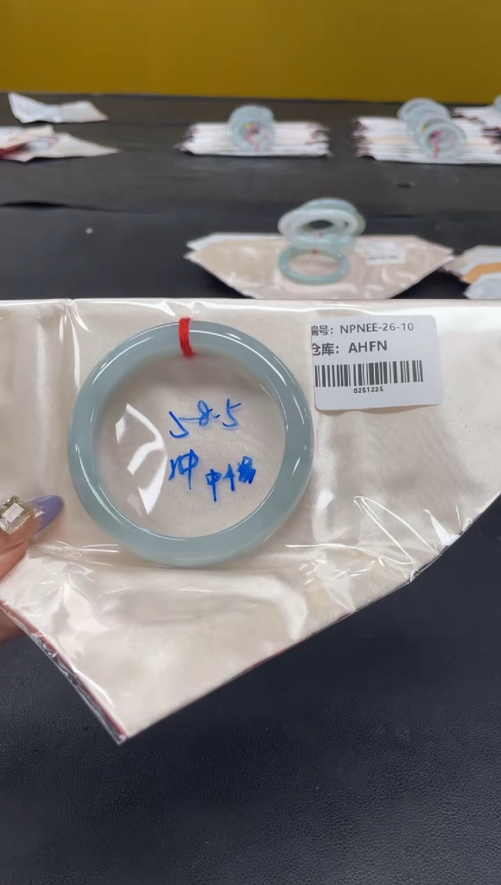 未镶嵌手镯翡翠翡翠手镯