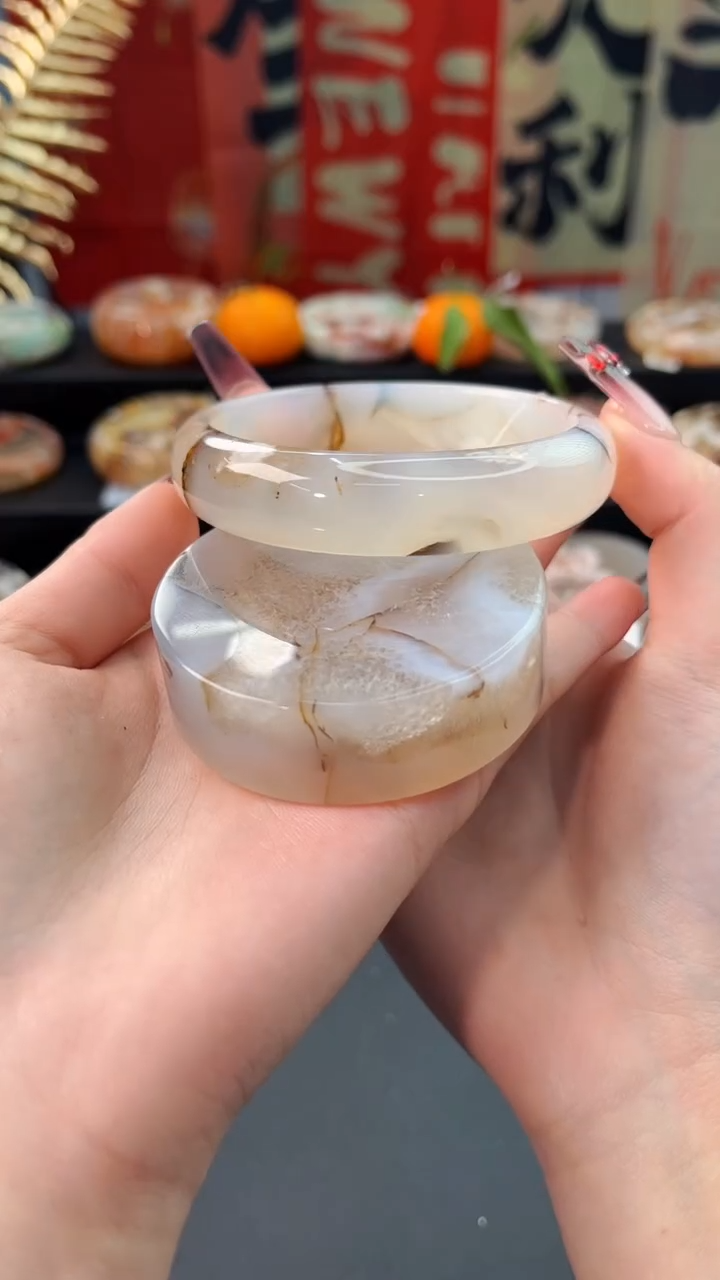 【闪购商品】石英质玉手镯未镶嵌赠送镯心（62圈口）无证书