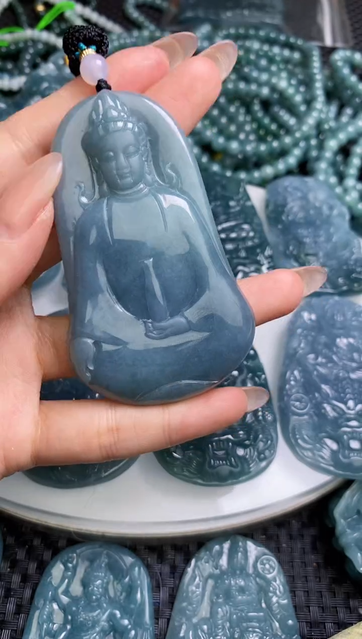 【闪购商品】翡翠颈饰未镶嵌          