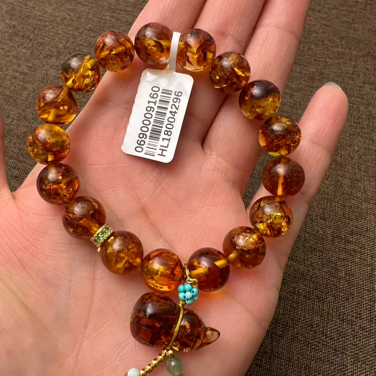 花泊手链     气质轻奢花珀血泊手链