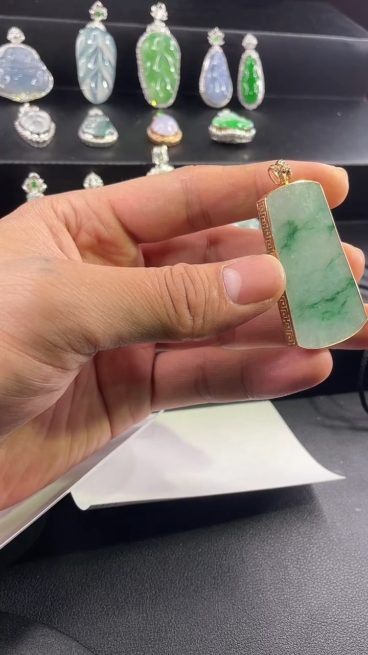 【闪购商品】翡翠颈饰18K金镶嵌吊坠