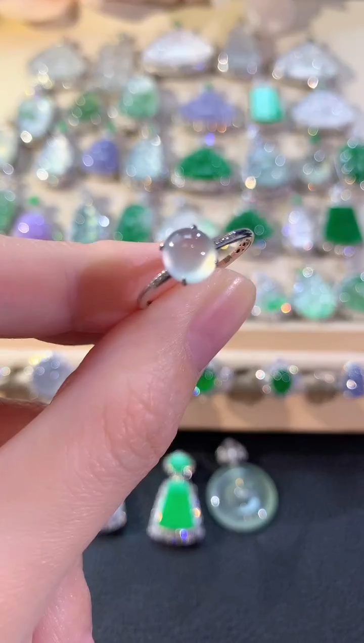 18K金镶嵌戒指翡翠冬日珠宝W2