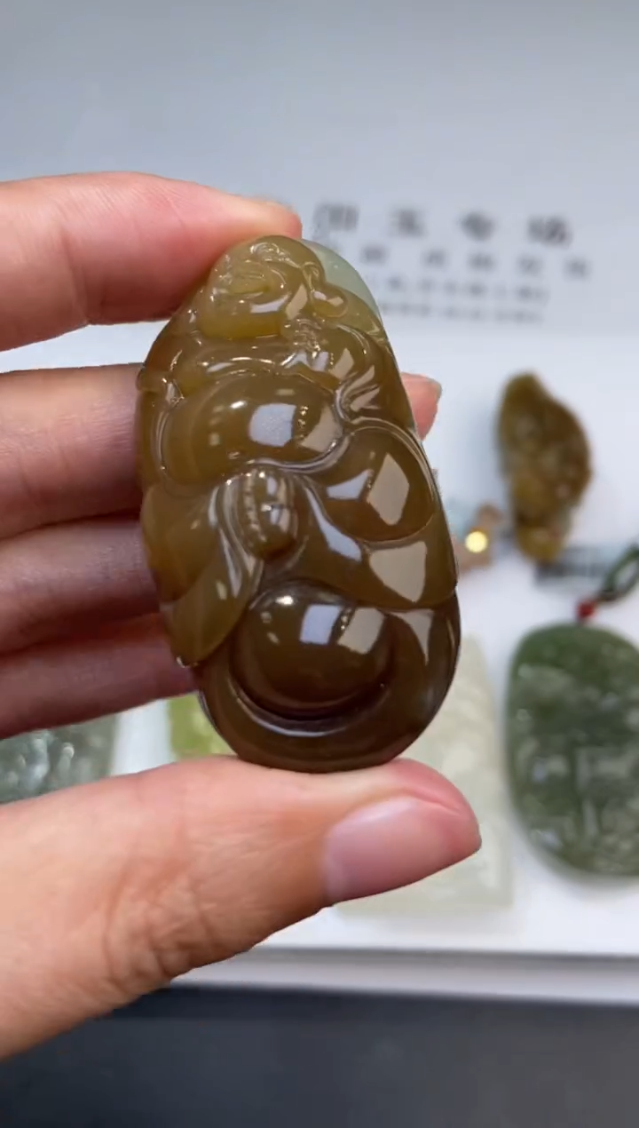 未镶嵌和田玉挂件370897     多人 