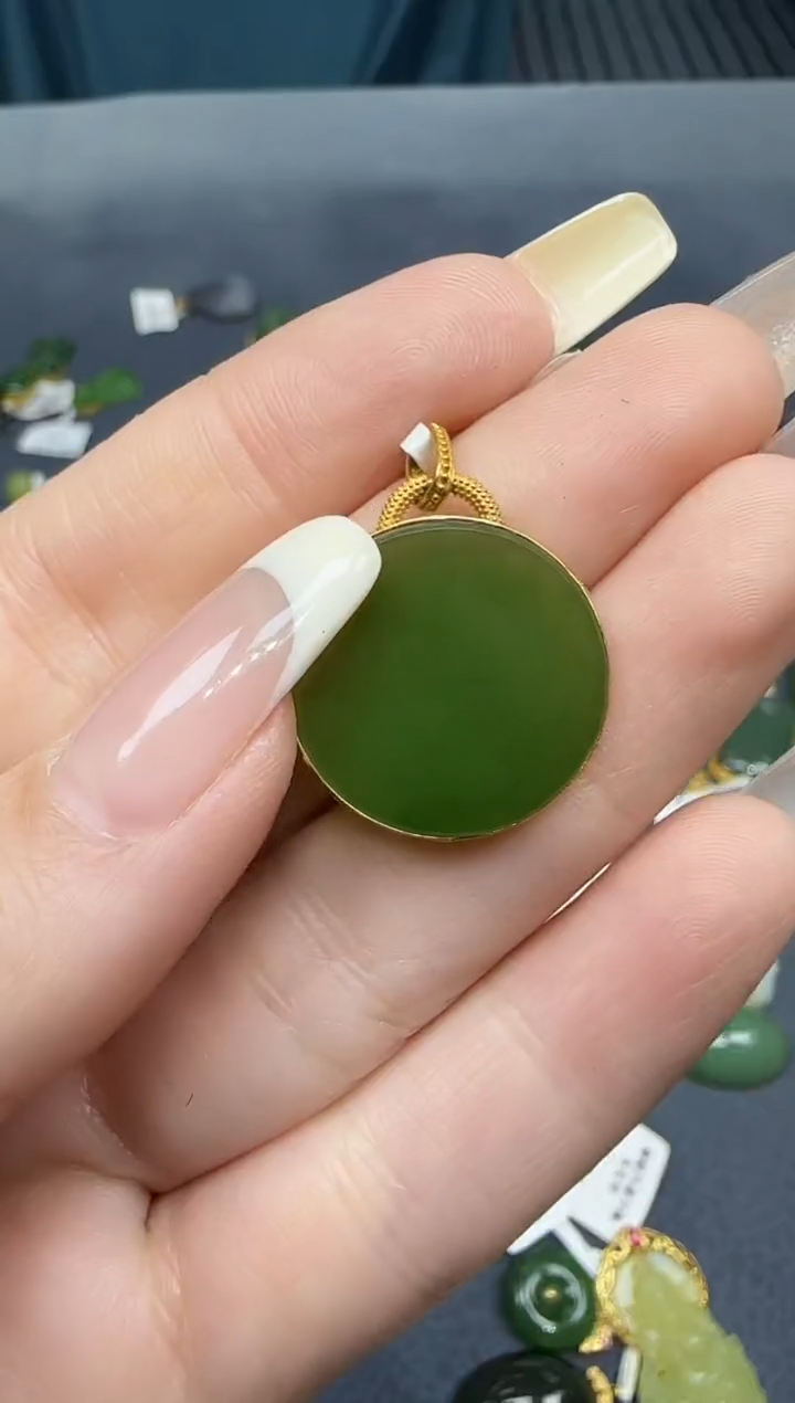 【闪购商品】和田玉挂件18K金镶嵌1