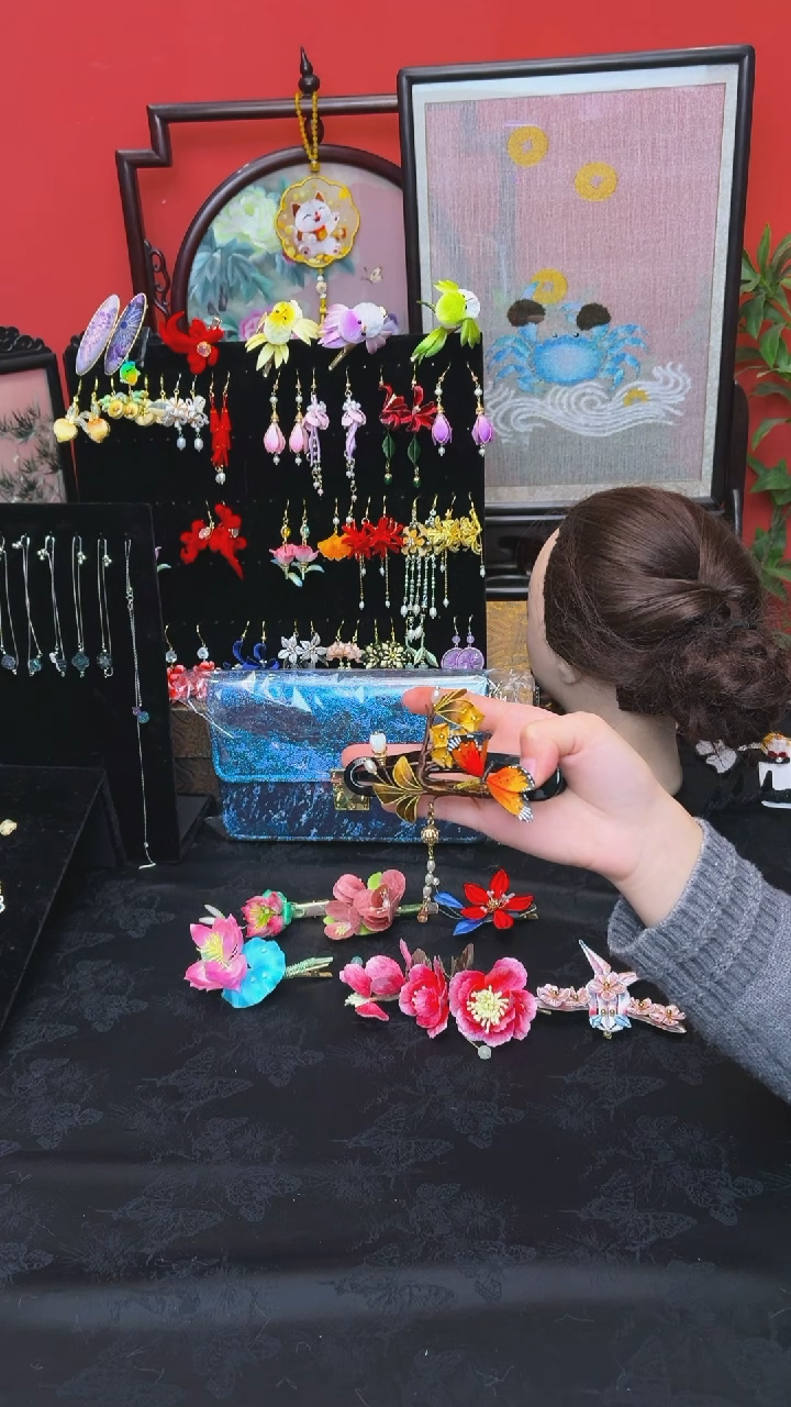 刺绣小*妖非遗绒花苏绣饰品
