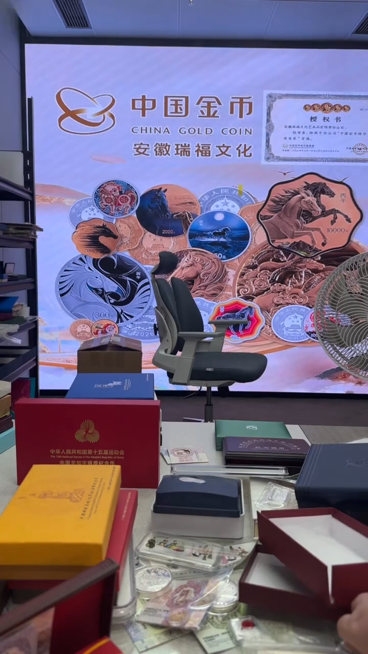 纯银2023年150克熊猫银币/众城评级