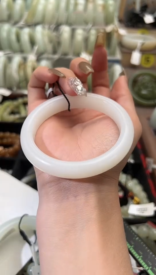 【闪购商品】和田玉手镯未镶嵌且末料天泰白玉手镯55+