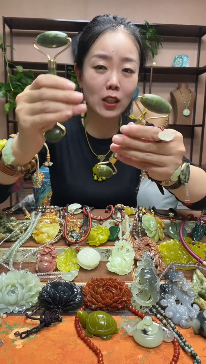 未镶嵌岫玉吊坠多样性发货发其中之一