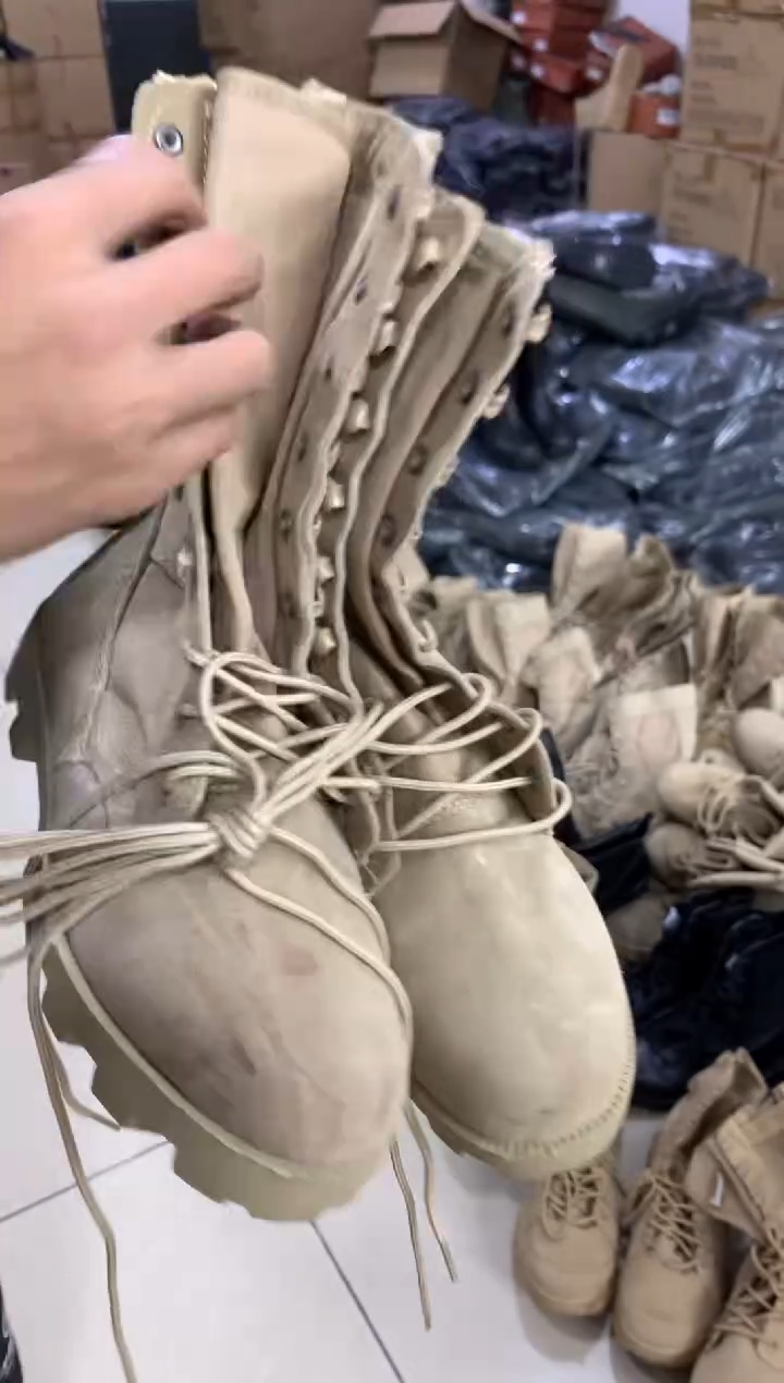 牛皮40码，423号，运动鞋码脚胖拍大，瑕疵处理，清洁度不好介意勿拍