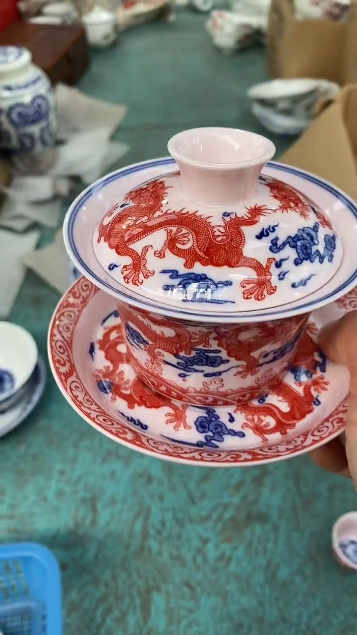 摆件瓷红稀土九龙马蹄盖碗