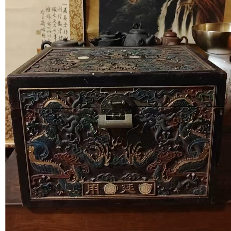 闷开蓝色大木箱子里面物件{不带箱子}（流水摆件）