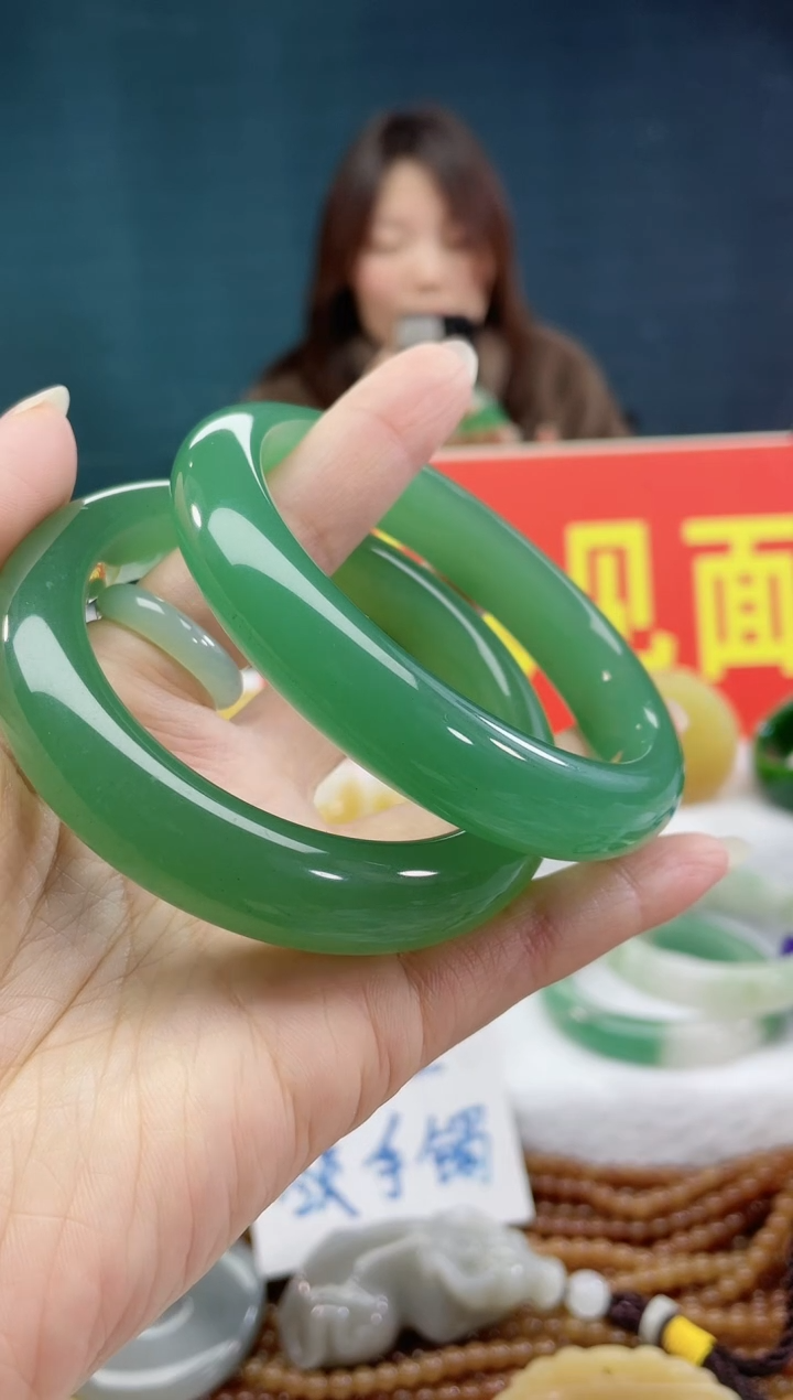 【闪购商品】石英质玉手镯未镶嵌60