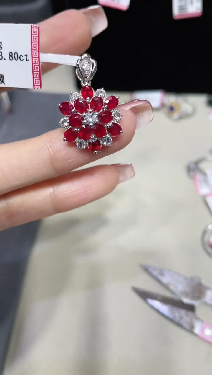 【闪购商品】红宝石吊坠18K金镶嵌·