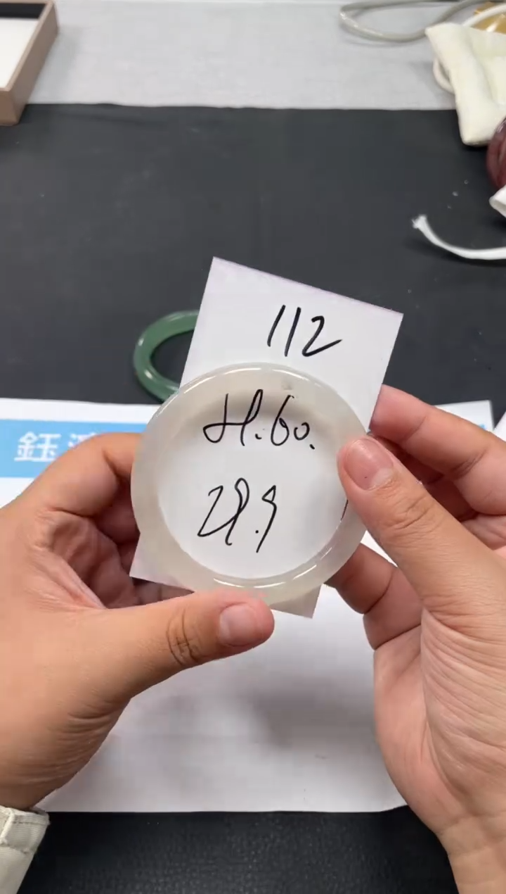 未镶嵌手镯石英质玉112