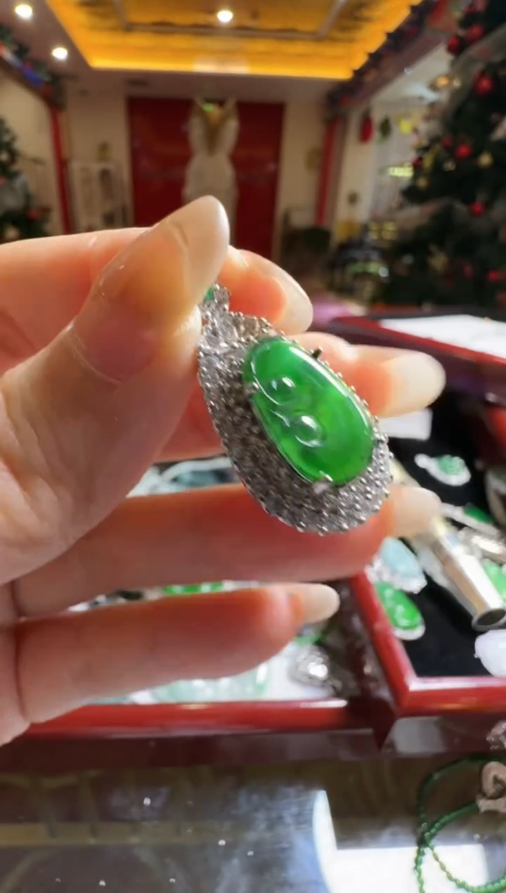 【闪购商品】翡翠吊坠(不含链)未镶嵌翡翠