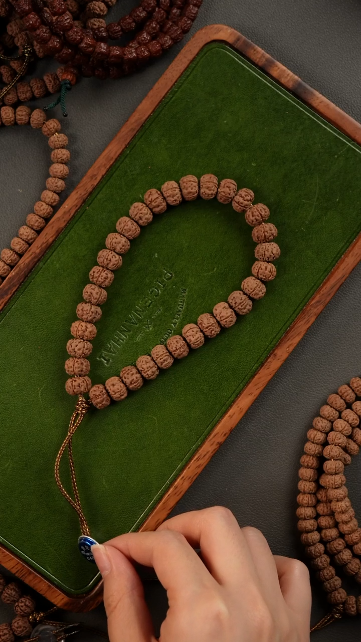 金刚菩提吊坠老****面战神老树王手持11  0485