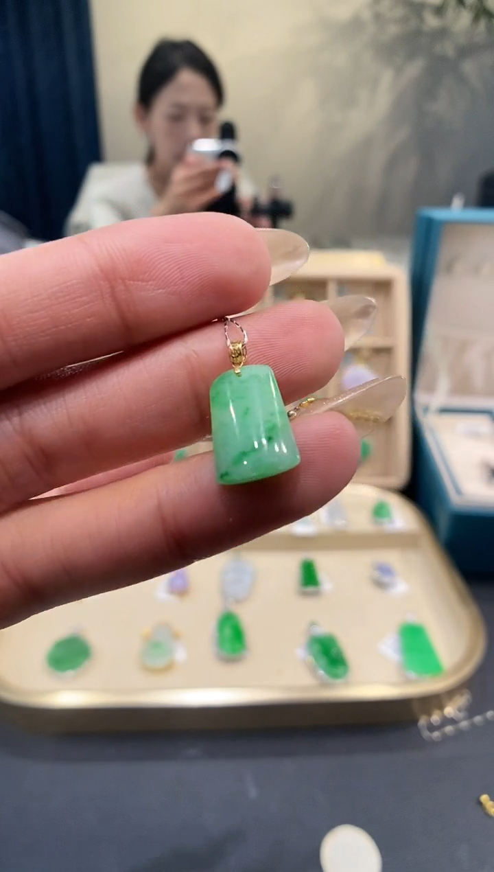 【闪购商品】翡翠吊坠(不含链)18K金镶嵌无事牌