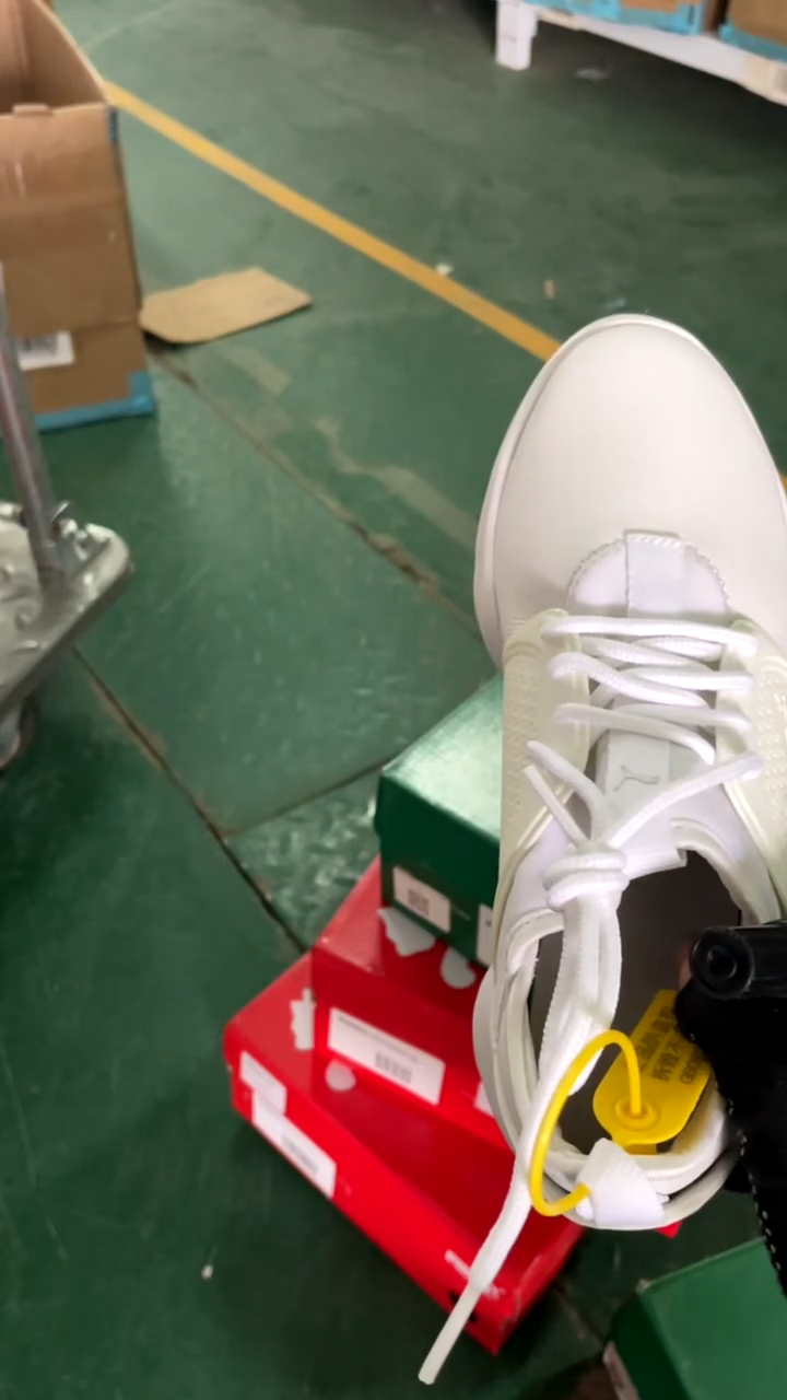 彪马时尚休闲运动鞋35.5M  SS130