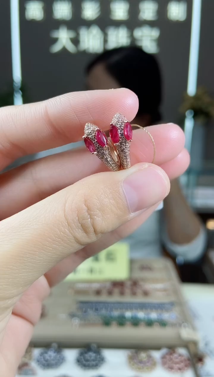 【闪购商品】红宝石耳饰银S925镶嵌耳饰