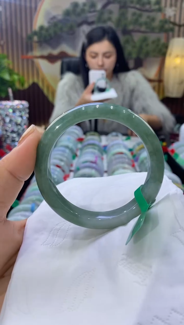 【闪购商品】翡翠手镯未镶嵌多人06517