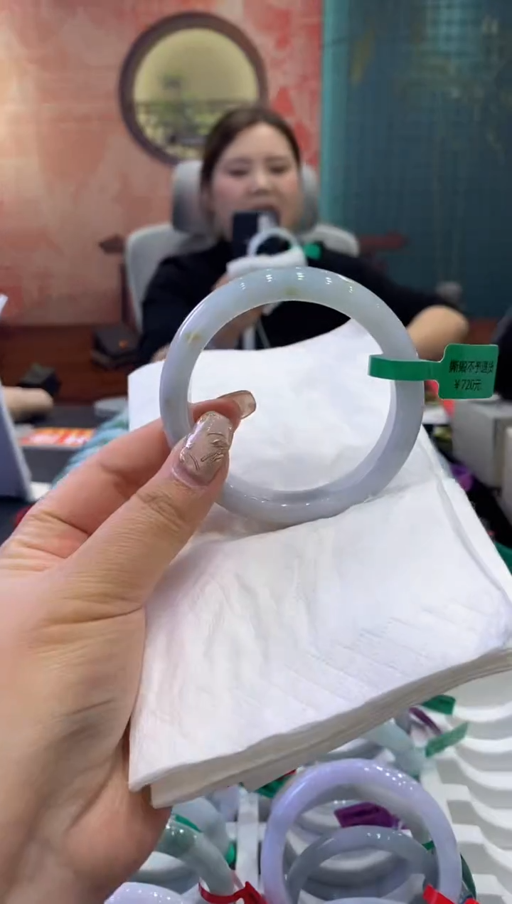 【闪购商品】翡翠手镯未镶嵌多人0012236