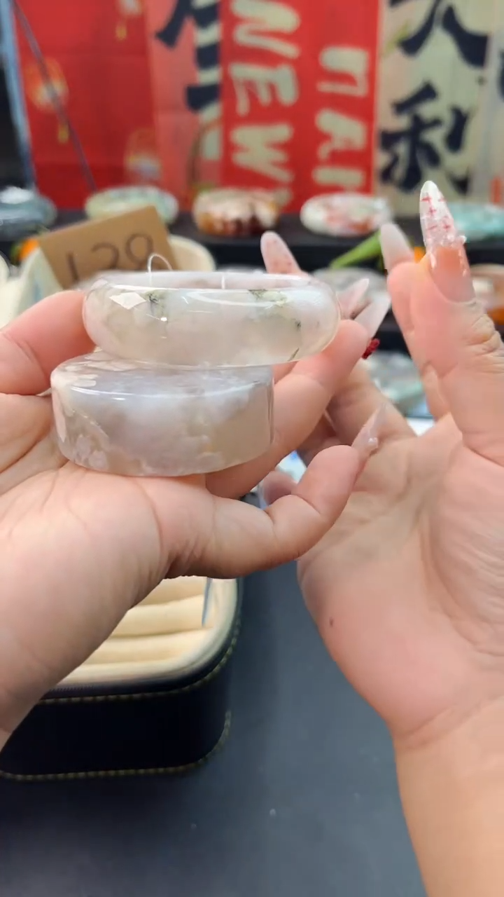 【闪购商品】石英质玉手镯未镶嵌赠送镯心（53圈口）