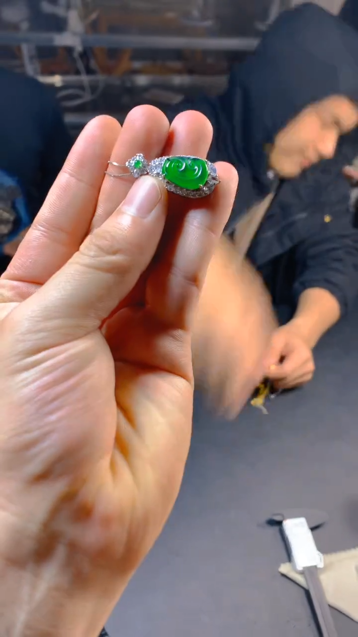 【闪购商品】翡翠吊坠(赠链)未镶嵌0917514456多样性发一