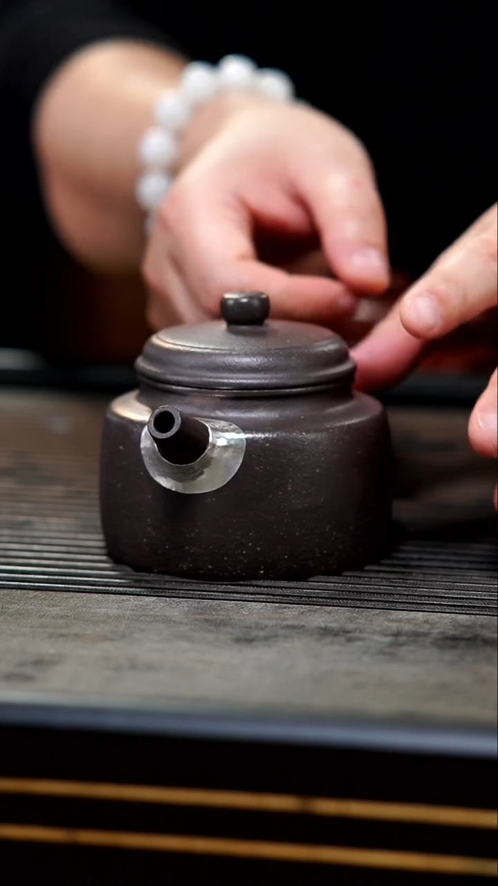 【闪购商品】紫砂茶壶20-微瑕全手天青包银德钟230cc