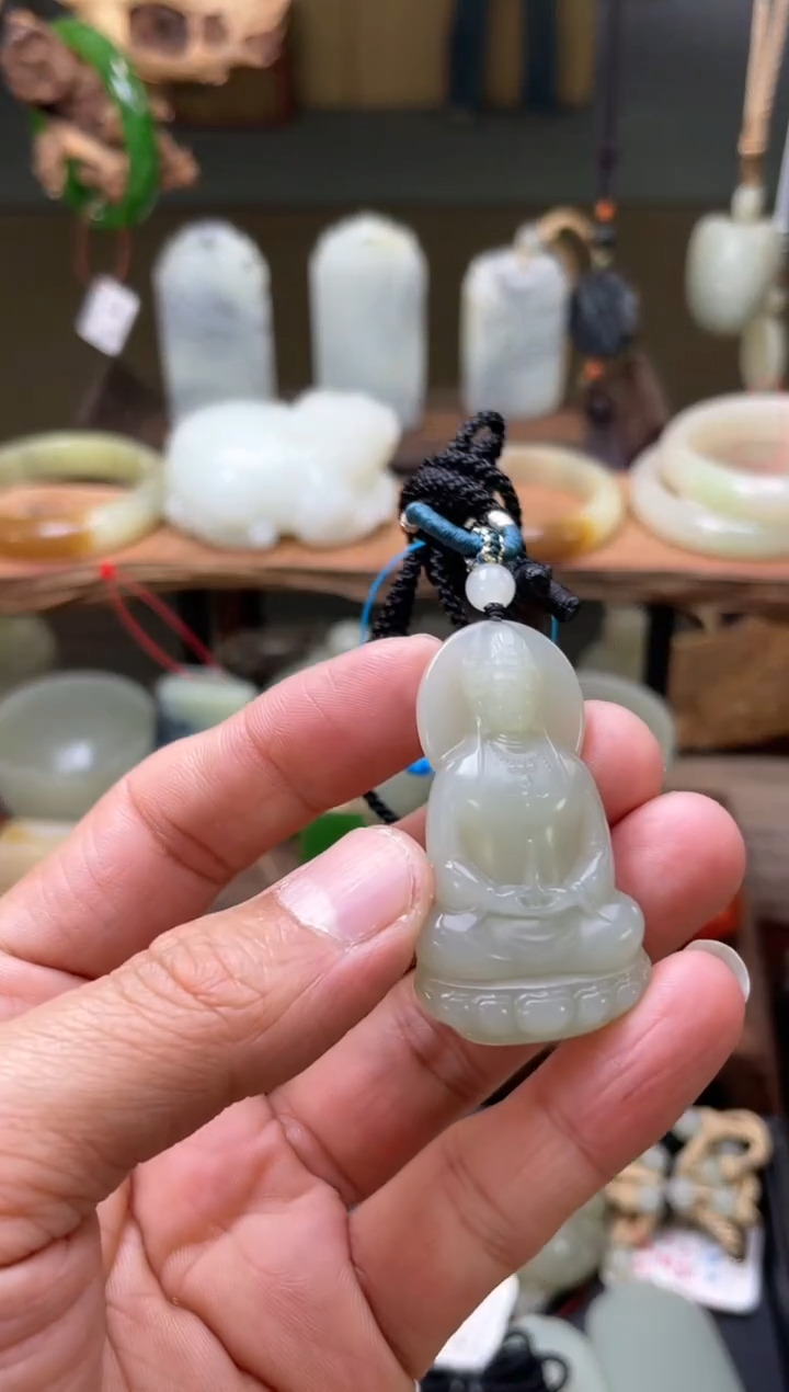【闪购商品】和田玉吊坠未镶嵌且末青白 观音 多样性发一
