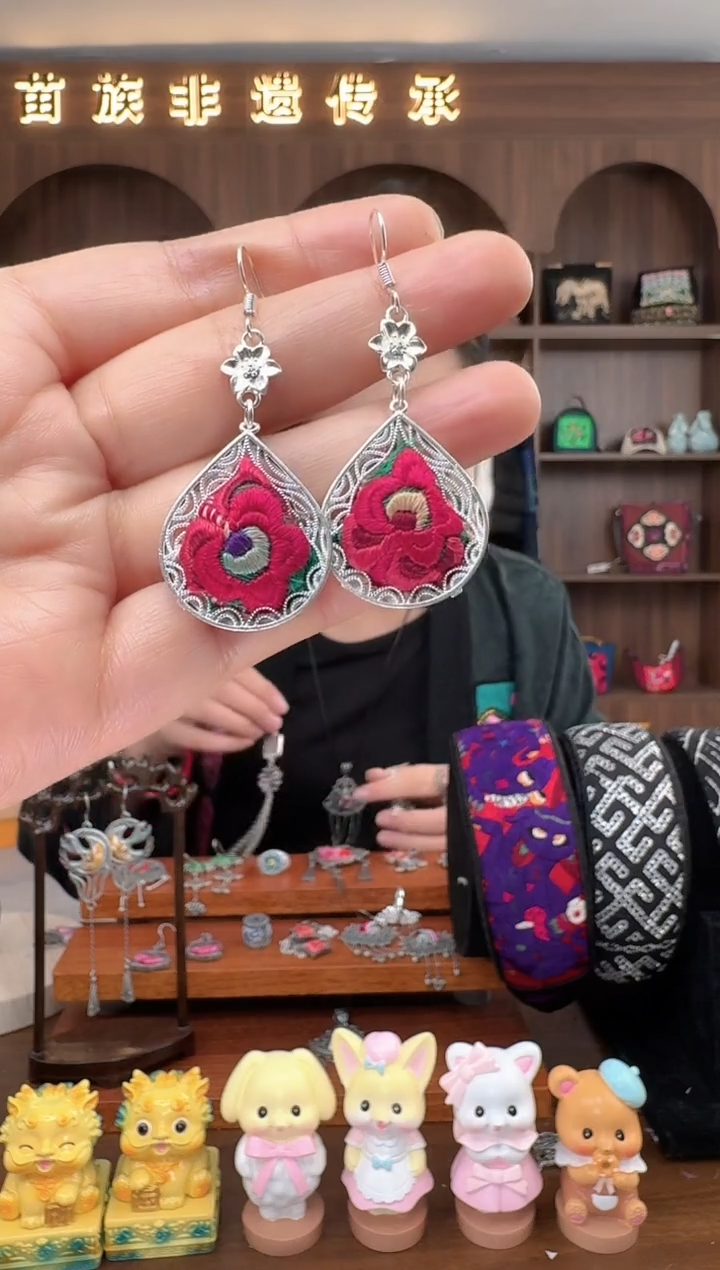 【闪购商品】织绣扶光苗绣传承137