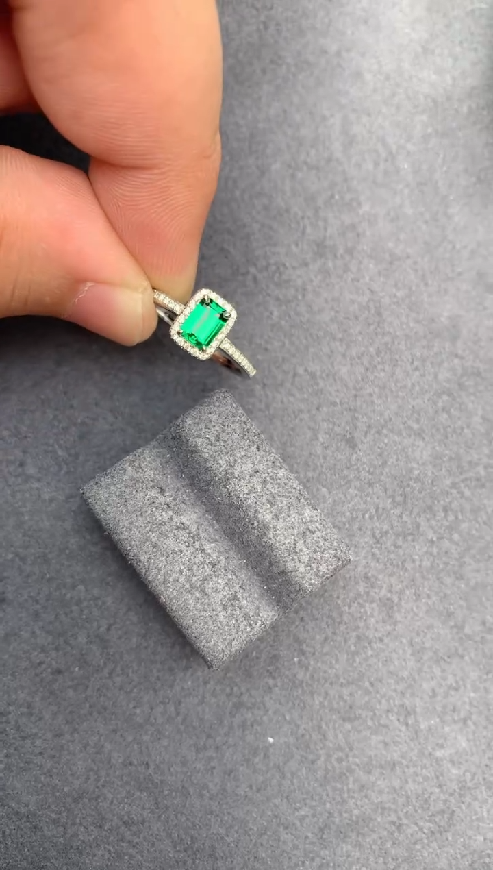 【闪购商品】祖母绿戒指18K金镶嵌48分祖母绿戒指