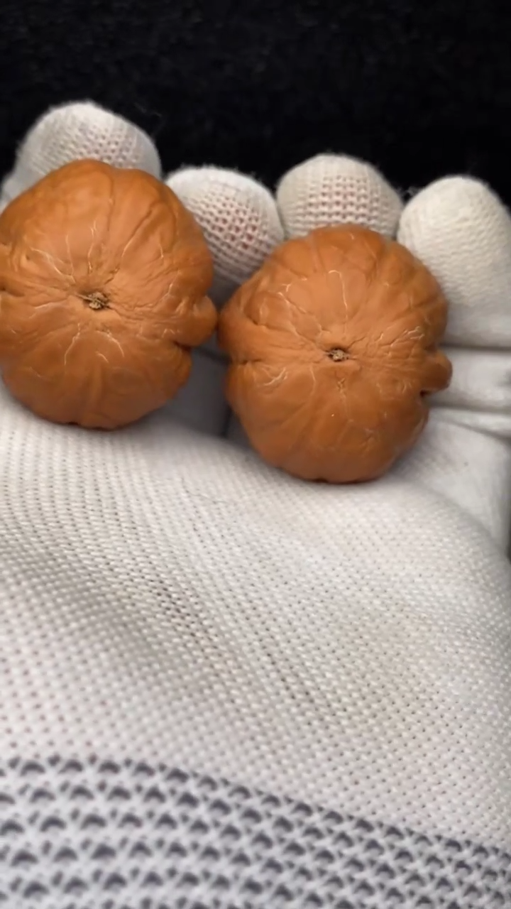 【闪购商品】文玩核桃把件龙胆