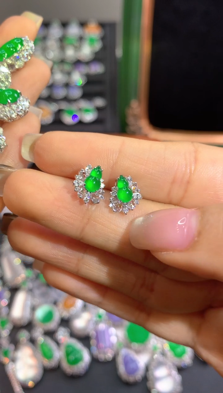 18K金镶嵌翡翠耳饰翡翠