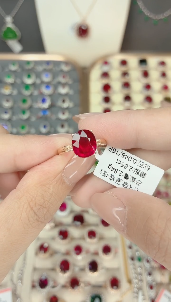 18K金镶嵌碧玺戒指碧玺2.85CT