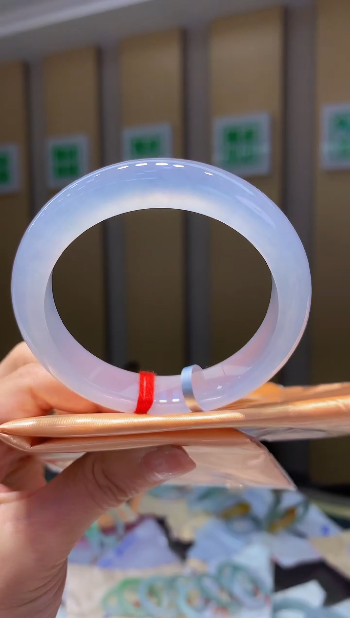 翡翠手镯未镶嵌138圈口57.3*11.6*8.8