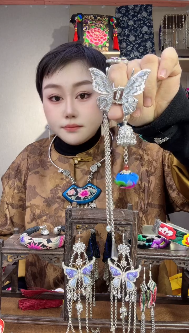 【闪购商品】刺绣纯手工苗绣非遗抓夹