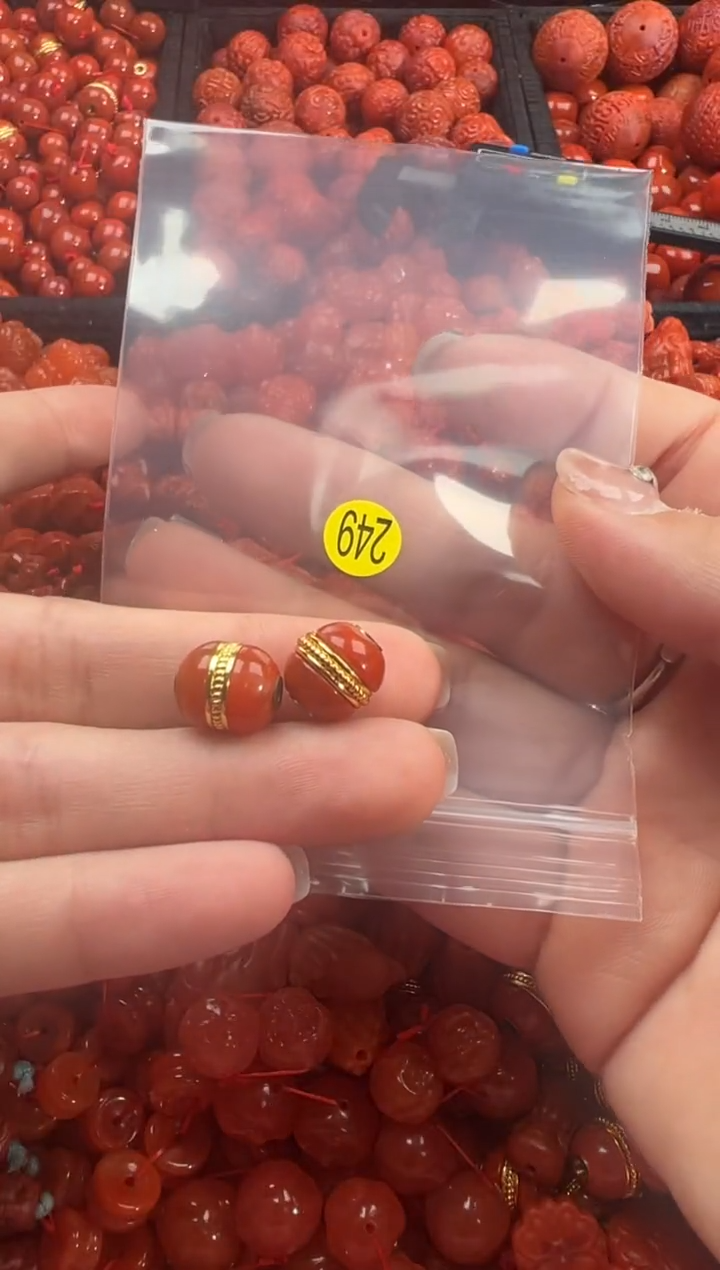 南红玛瑙未镶嵌颈饰1