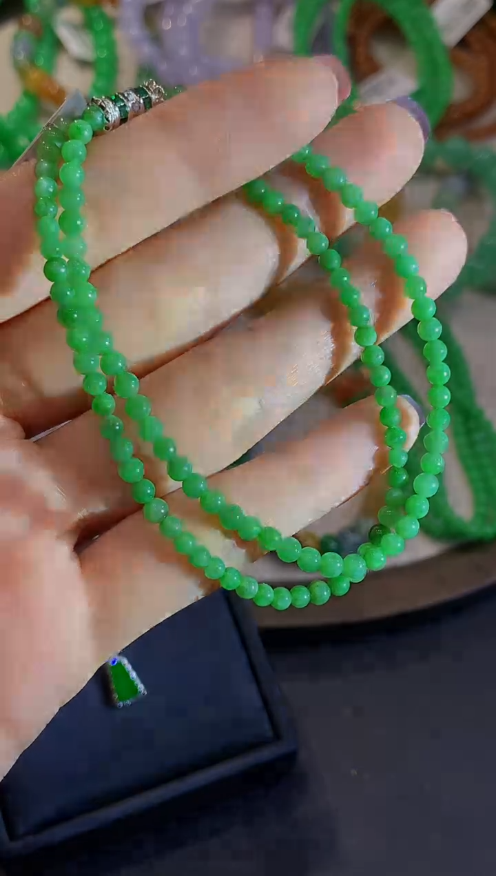 未镶嵌手串翡翠CHG多样性发其一