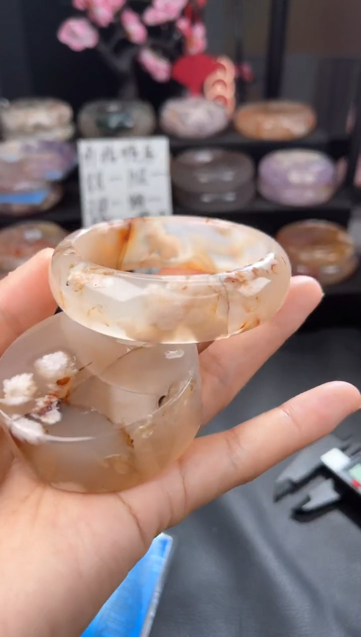 【闪购商品】石英质玉手镯未镶嵌56