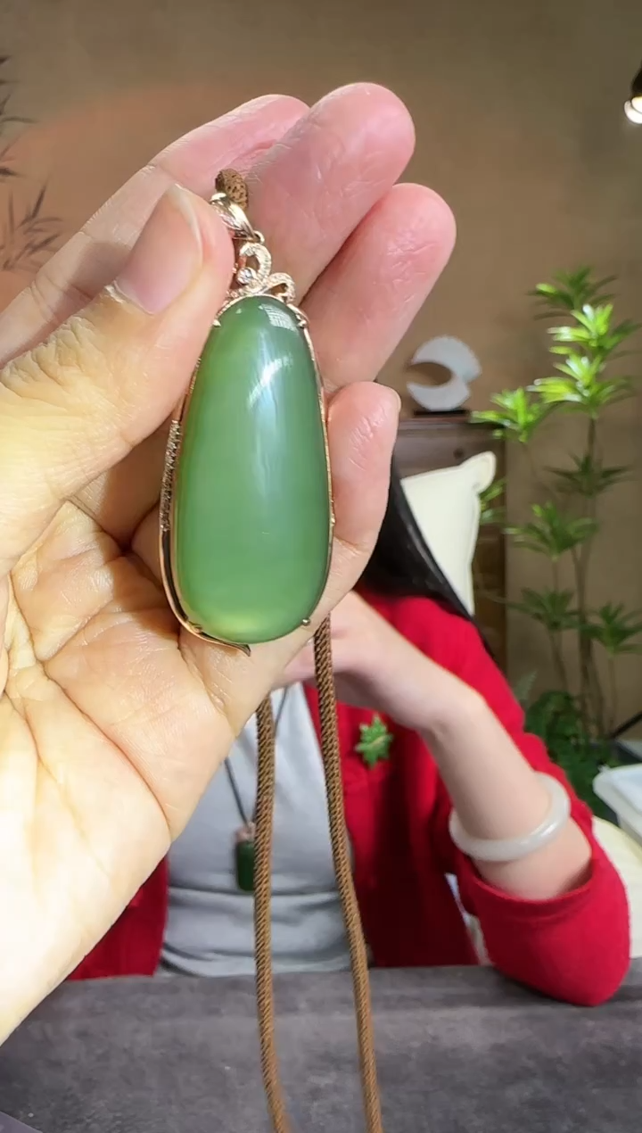 【闪购商品】和田玉吊坠18K金镶嵌18k金镶嵌碧玉吊坠