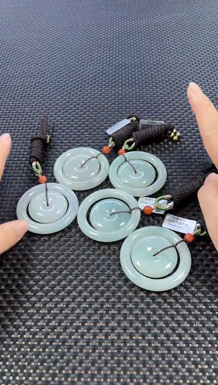 翡翠未镶嵌颈饰（多样性发一件）FC124