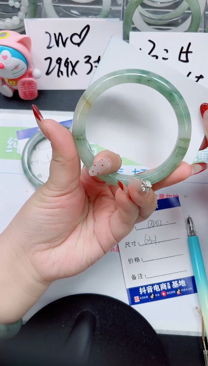 【闪购商品】石英质玉手镯合金a202